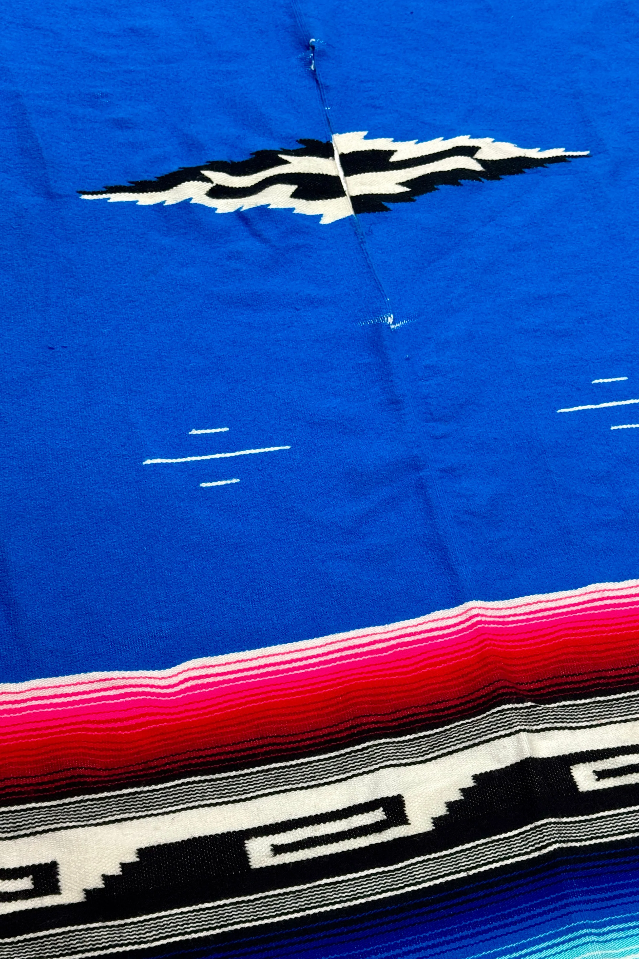 1970’S BLUE PATTERN WOOL 35” X 75” PONCHO BLANKET
